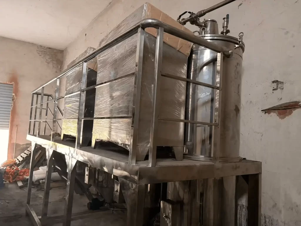 Edible oil refining vessels and connected equipment